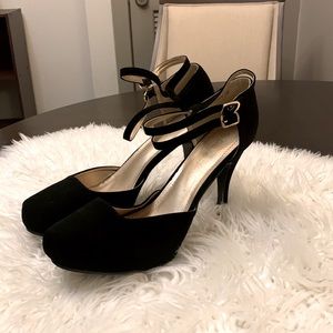 Size 12 Womens black suede heels